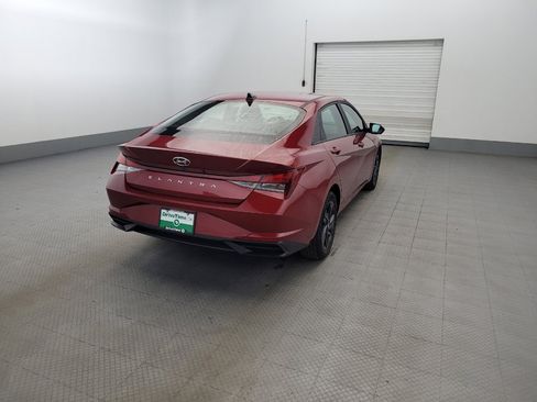 Used 2023 Hyundai Elantra SEL w/ Preferred Accessory Package FWD image 9