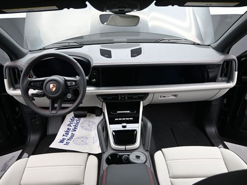 New 2026 Porsche Cayenne image 23