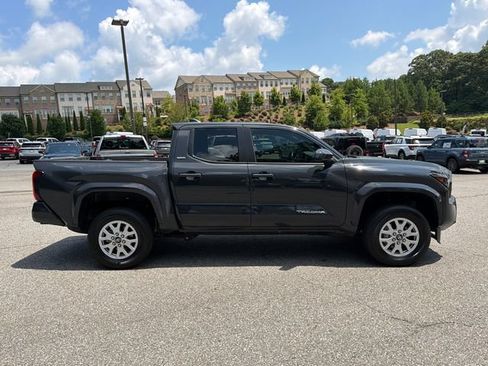 Used 2025 Toyota Tacoma SR5 AWD/4WD image 8