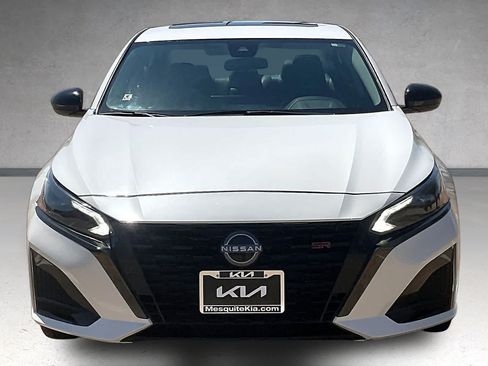 Used 2023 Nissan Altima 2.5 SR w/ SR Premium Package FWD image 6