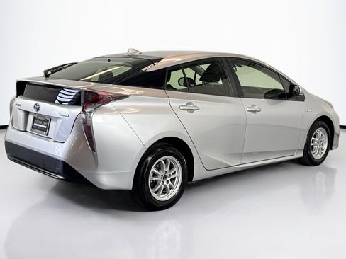 Used 2016 Toyota Prius Three image 5