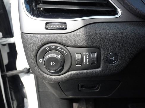 Used 2019 Jeep Cherokee Limited image 34