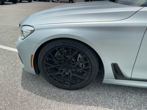 Used 2018 BMW 740i w/ M Sport Package RWD image 9