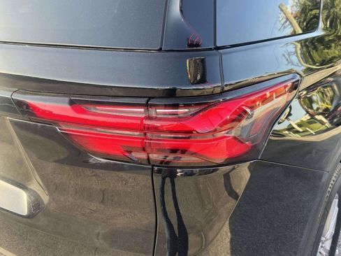 Used 2022 Chevrolet Traverse LT FWD image 15