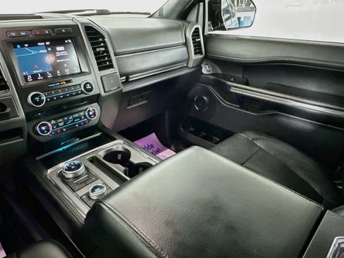 Used 2018 Ford Expedition XLT w/ Equipment Group 202A AWD/4WD image 22
