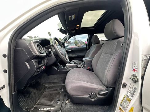 Used 2017 Toyota Tacoma TRD Off-Road RWD image 33