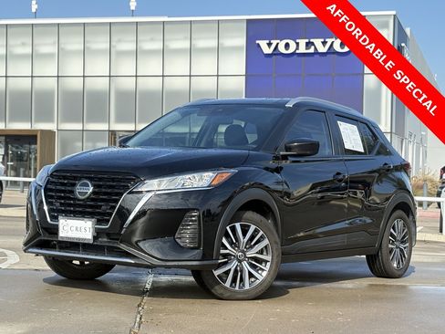 Used 2021 Nissan Kicks SV image 1