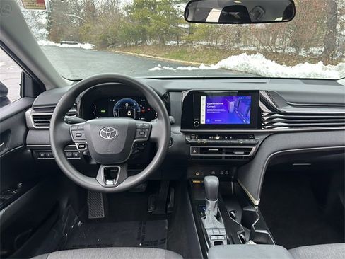 Used 2025 Toyota Camry LE image 10
