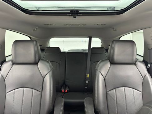 Used 2015 Chevrolet Traverse LTZ AWD/4WD image 36