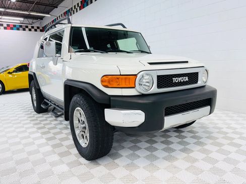 Used 2012 Toyota FJ Cruiser 2WD w/ Upgrade Pkg image 8