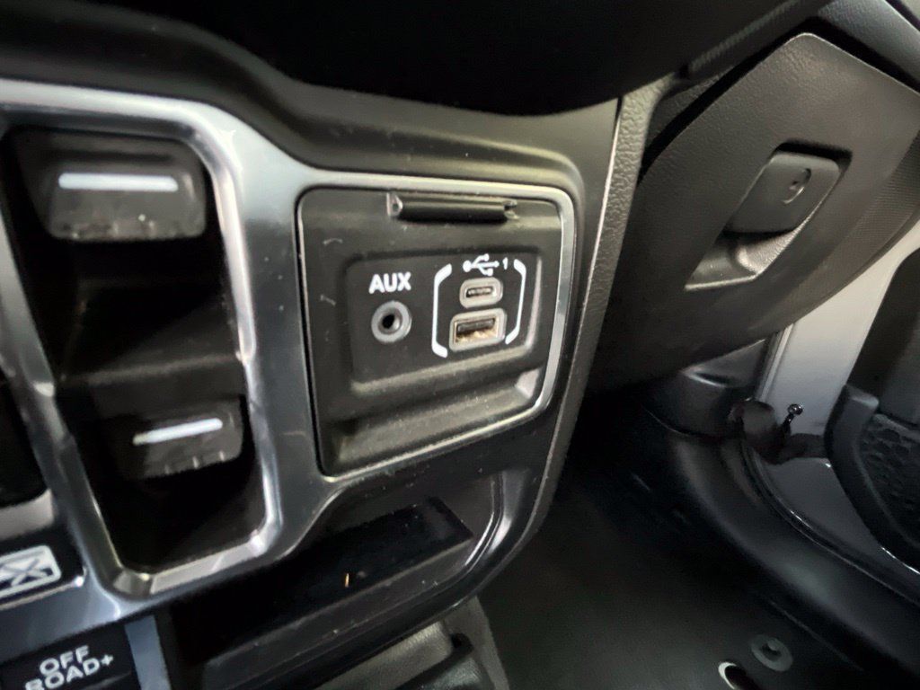 Used 2022 Jeep Gladiator Mojave w/ Cold Weather Group AWD/4WD image 40