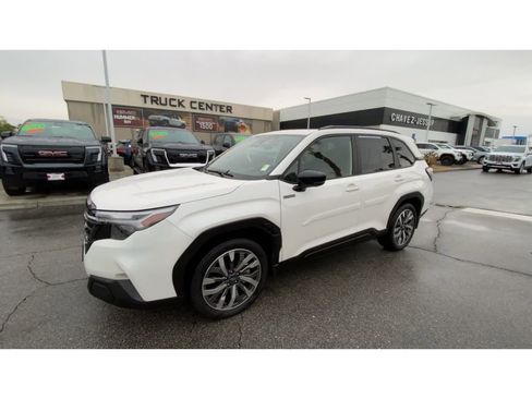 Used 2025 Subaru Forester Touring image 4