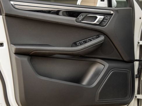 Certified 2023 Porsche Macan AWD/4WD image 20