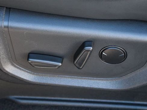 Used 2024 Ford Expedition XLT image 28