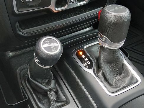 Used 2022 Jeep Gladiator Sport AWD/4WD image 21