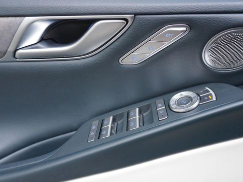 Used 2023 Genesis G80 image 27