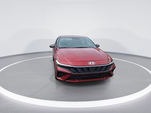 New 2025 Hyundai Elantra SEL image 3