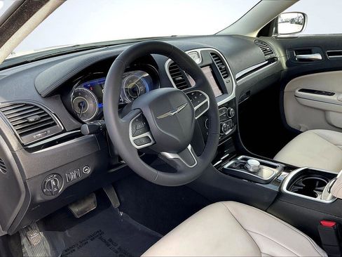 Used 2023 Chrysler 300 Touring L image 14