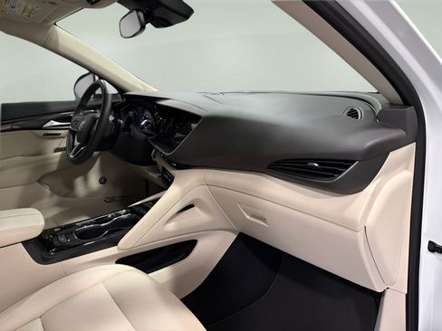 Used 2022 Buick Envision Essence w/ Technology Package I FWD image 13
