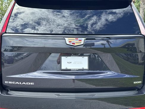 Certified 2024 Cadillac Escalade Sport Platinum w/ Heavy-Duty Trailer Package AWD/4WD image 10
