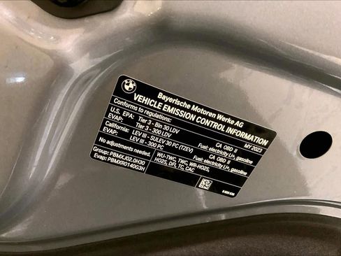 Certified 2023 BMW 530e xDrive w/ Premium Package image 31