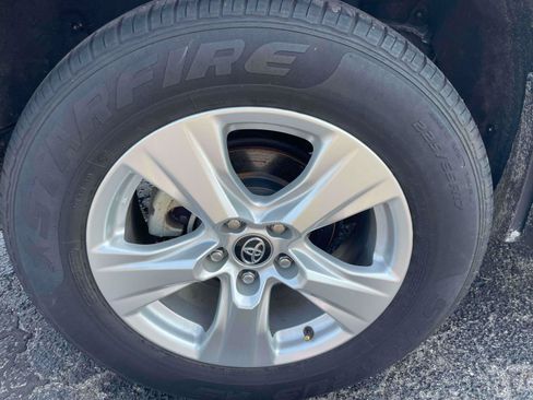 Used 2021 Toyota RAV4 XLE AWD/4WD image 9