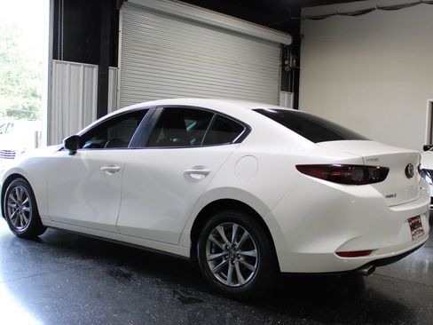 Used 2020 MAZDA MAZDA3 Sedan FWD image 7