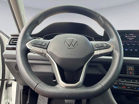 Used 2025 Volkswagen Jetta SE FWD image 26
