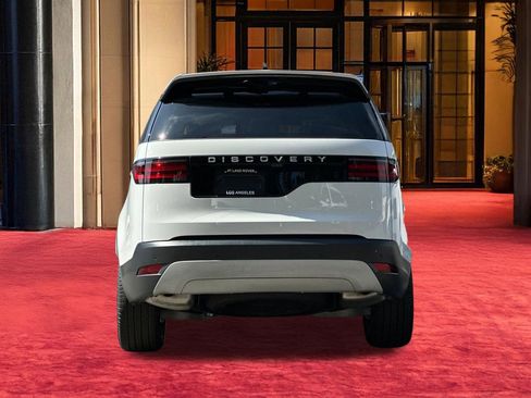 Certified 2025 Land Rover Discovery S image 9