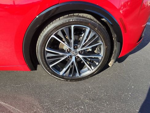 Used 2025 Toyota Prius XLE image 5