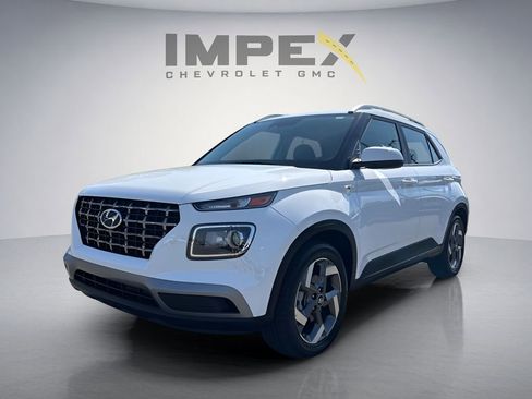Used 2025 Hyundai Venue SEL FWD image 1