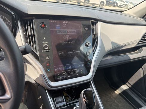 Used 2025 Subaru Outback Premium AWD/4WD image 6