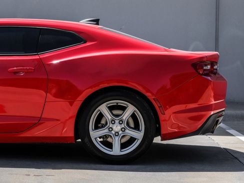 Used 2019 Chevrolet Camaro LT RWD image 18