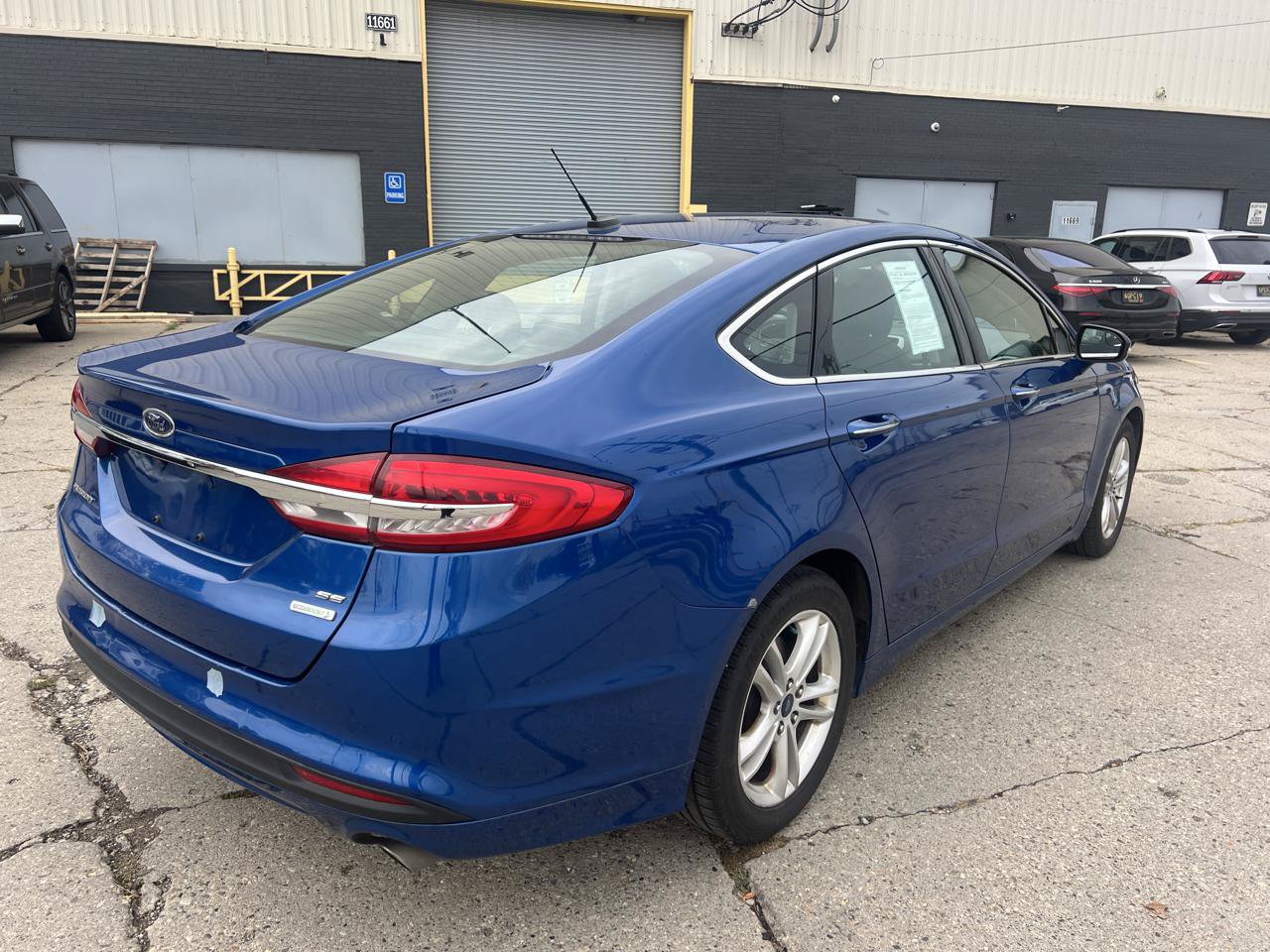Used 2018 Ford Fusion SE w/ Fusion SE Technology Package FWD image 3