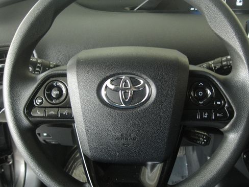 Used 2021 Toyota Prius LE image 12