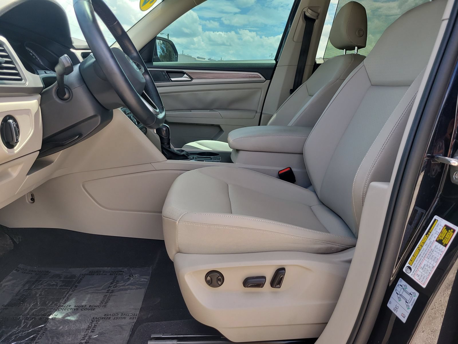 Used 2021 Volkswagen Atlas SE w/ Towing Package FWD image 16