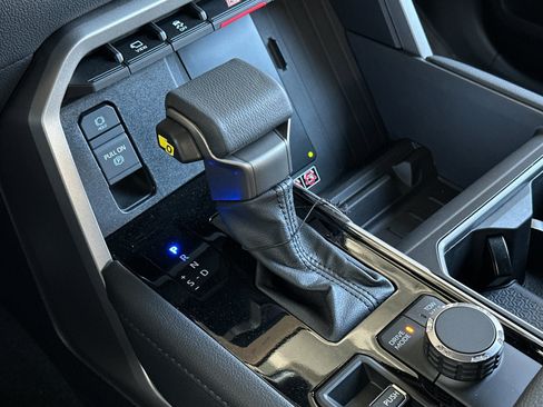 New 2026 Toyota Tundra Limited AWD/4WD image 22