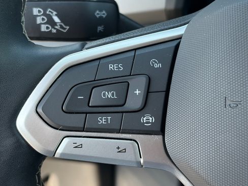 Used 2023 Volkswagen Atlas SE FWD image 22