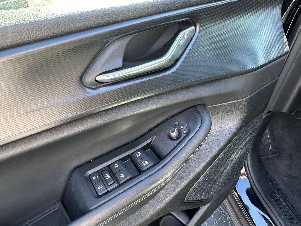 Used 2025 Jeep Grand Cherokee Laredo w/ Luxury Tech Group I AWD/4WD image 15
