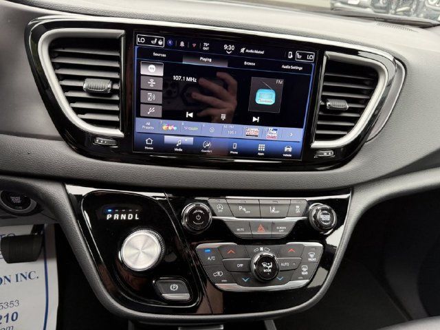 Used 2026 Chrysler Pacifica Select FWD image 24