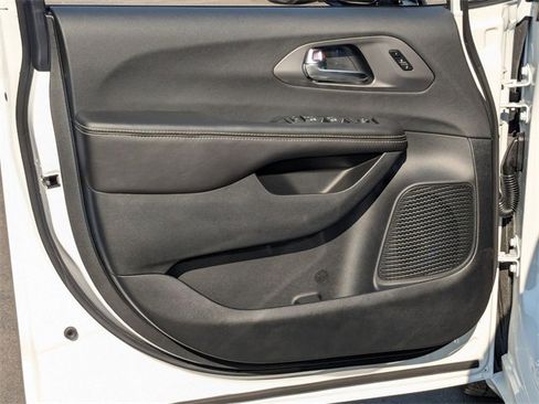 New 2026 Chrysler Pacifica Select image 10