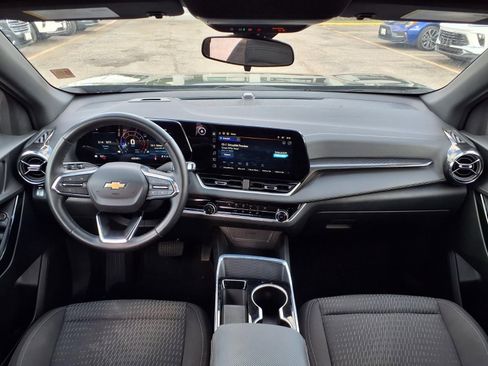 Used 2025 Chevrolet Equinox LT FWD image 3