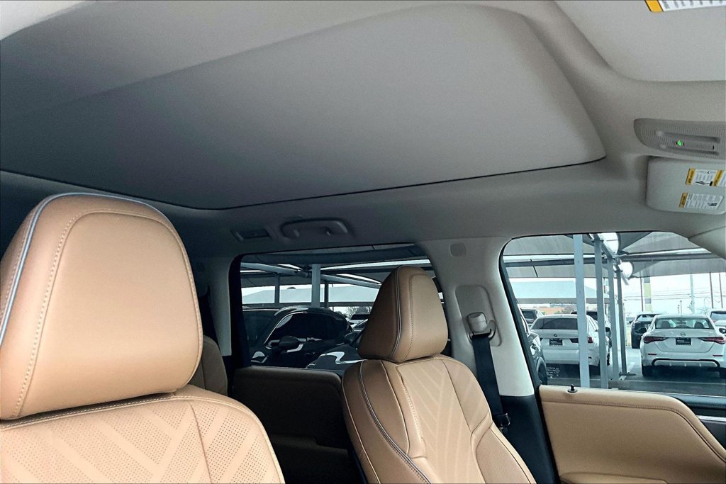 Certified 2026 INFINITI QX80 Luxe w/ Cargo Package AWD/4WD image 18