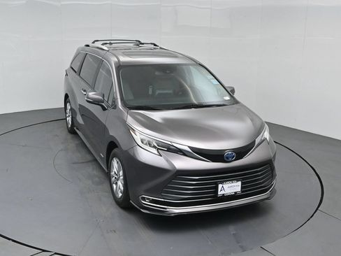 Used 2021 Toyota Sienna Limited FWD image 44