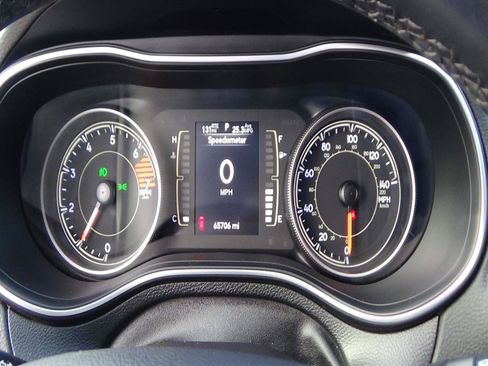Used 2020 Jeep Cherokee Latitude Plus w/ Cold Weather Group FWD image 24