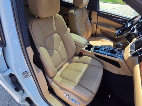 Used 2018 Porsche Macan w/ Premium Package Plus AWD/4WD image 25