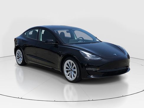 Used 2023 Tesla Model 3 Standard Range RWD image 3
