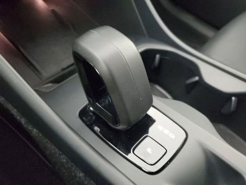 Certified 2025 Volvo XC40 B5 Core image 35