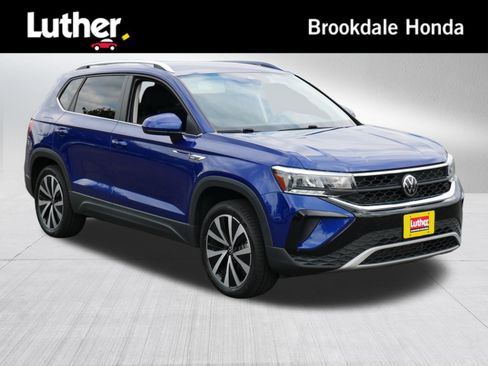 Used 2022 Volkswagen Taos SE w/ Driver Assistance Package AWD/4WD image 1