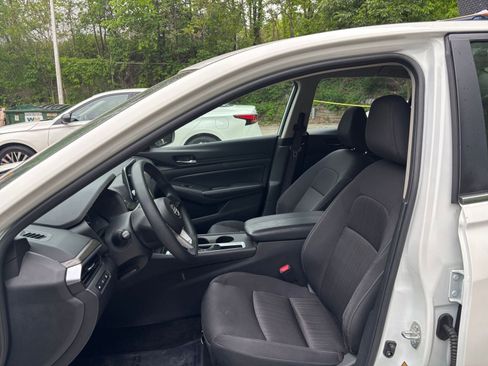 Used 2025 Nissan Altima 2.5 SV FWD image 37